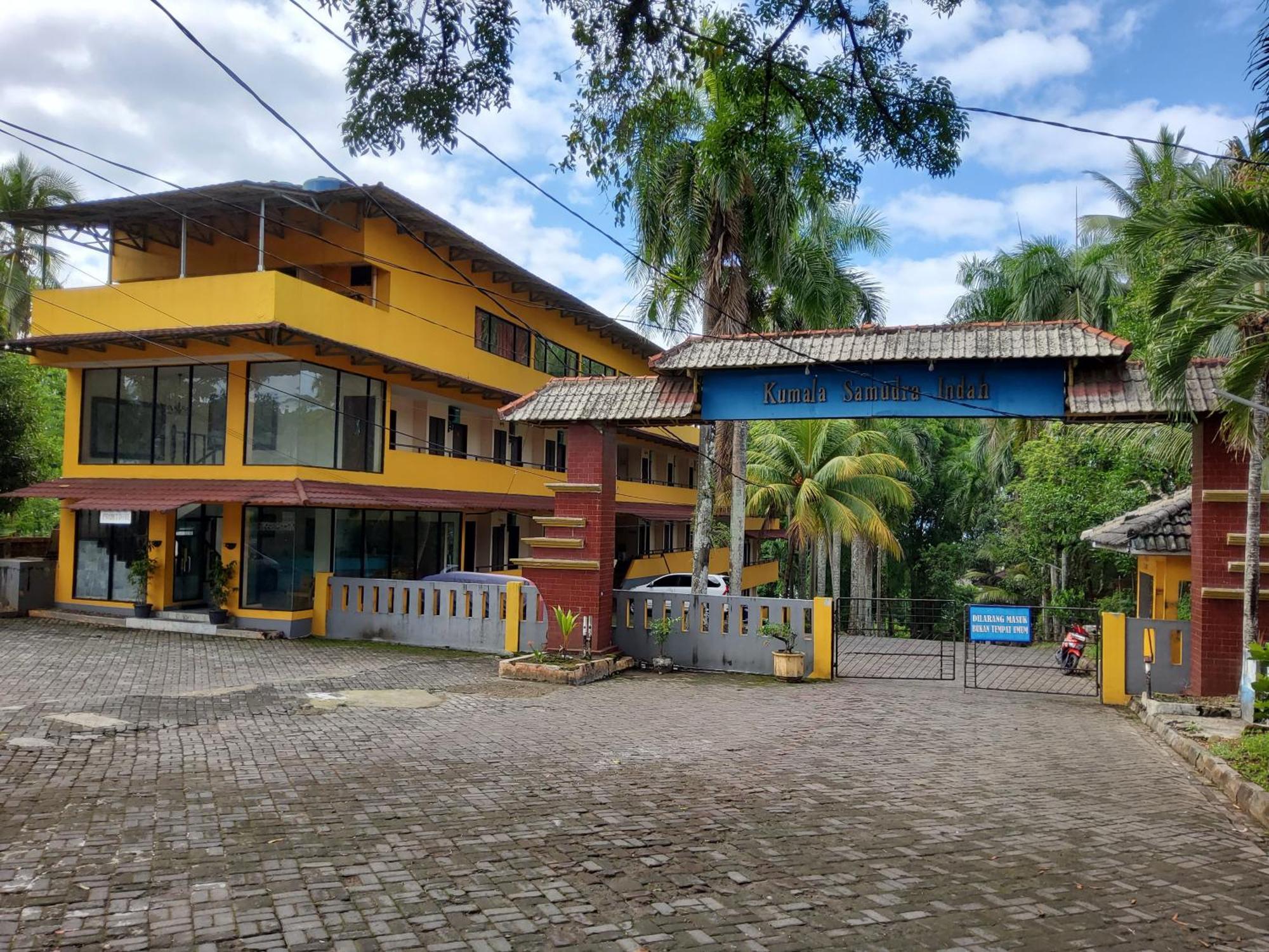 Hotel Kumala Samudra Cikakak Bagian luar foto